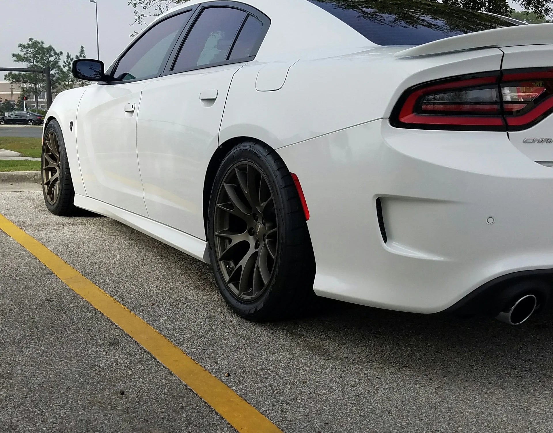 Charger Hellcat Blanco Con Llantas Nitto NT555 G2