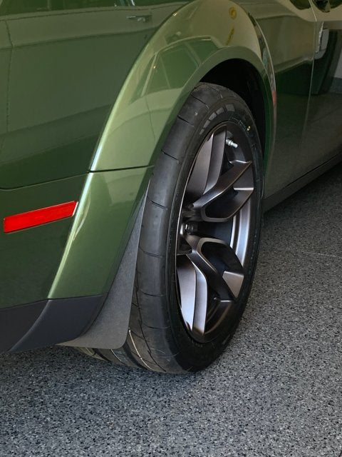 LLANTA SEMISLICK NITTO NT555RII PUESTA EN UN CHALLENGER WIDEBODY