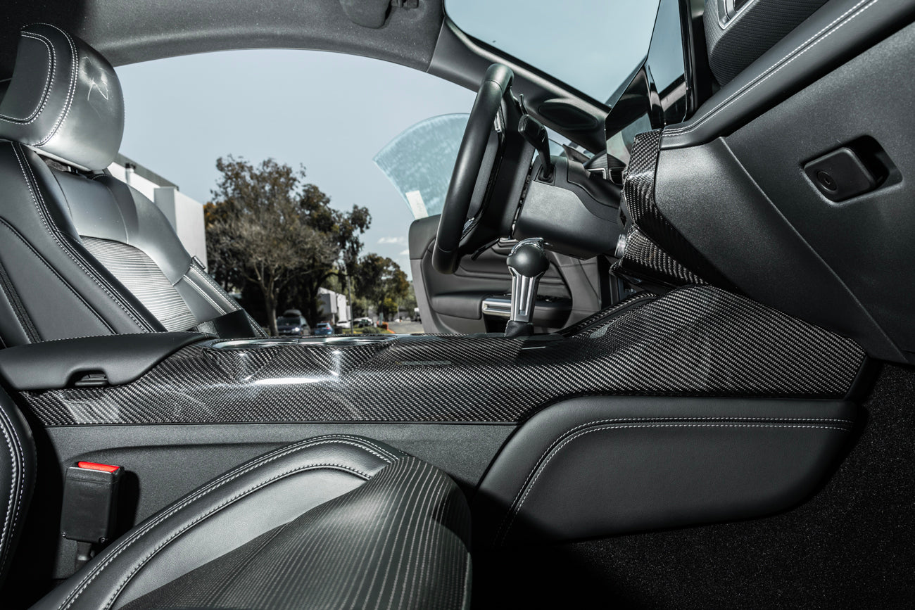 Centro de Consola en Fibra de Carbono Mustang 2024+