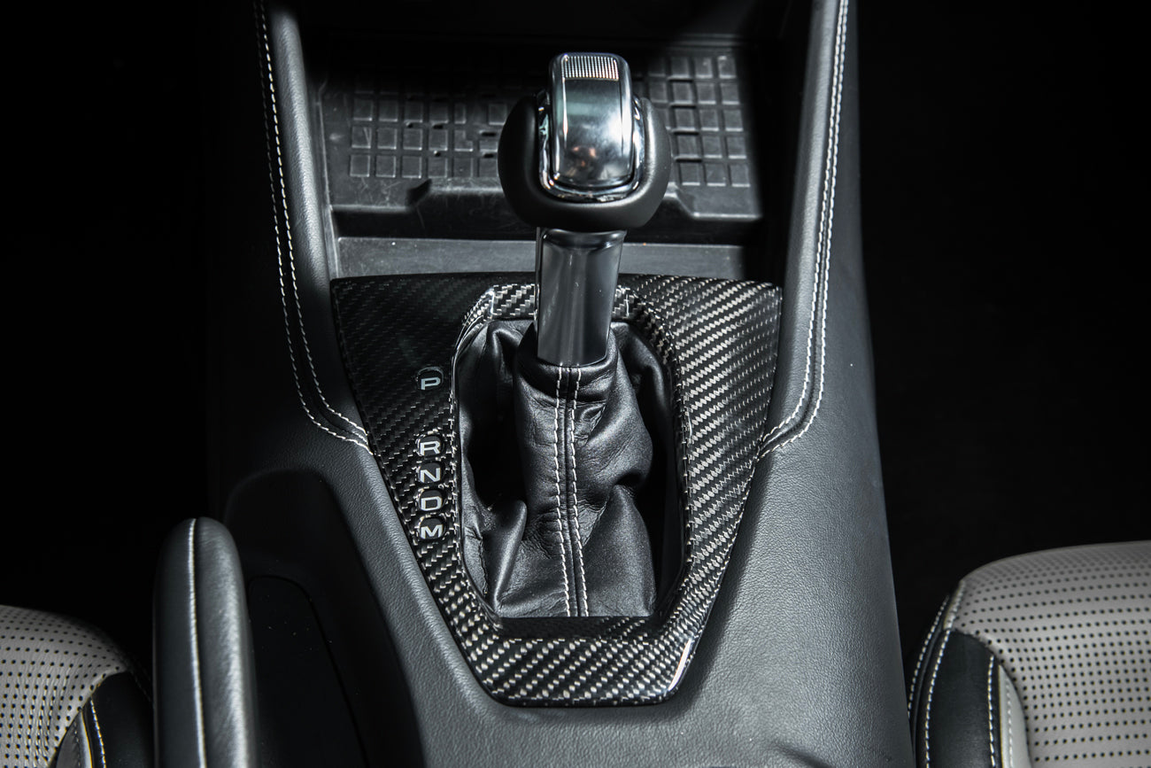 Panel de Palanca de Cambios en Fibra de Carbono Mustang 2024+